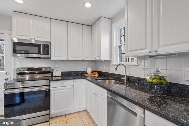 Building Photo - 2426 N Powhatan St