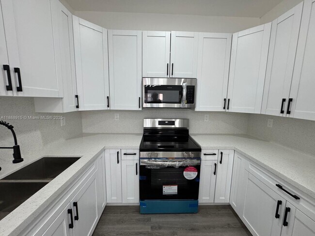 Building Photo - 3039 NW 51st Terrace