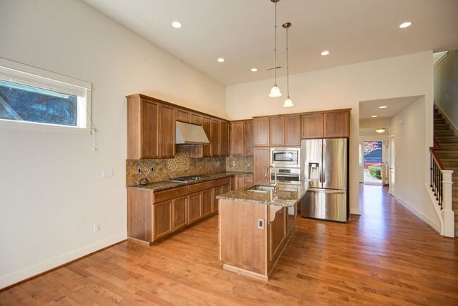 Building Photo - 3 (or 4) bedroom Edmonds Home