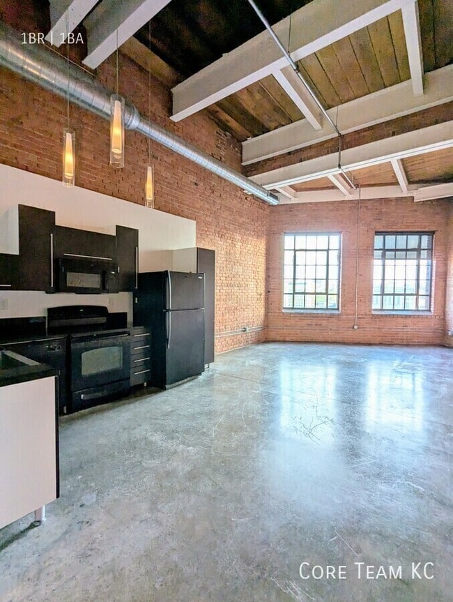 Building Photo - 382 W 22nd St