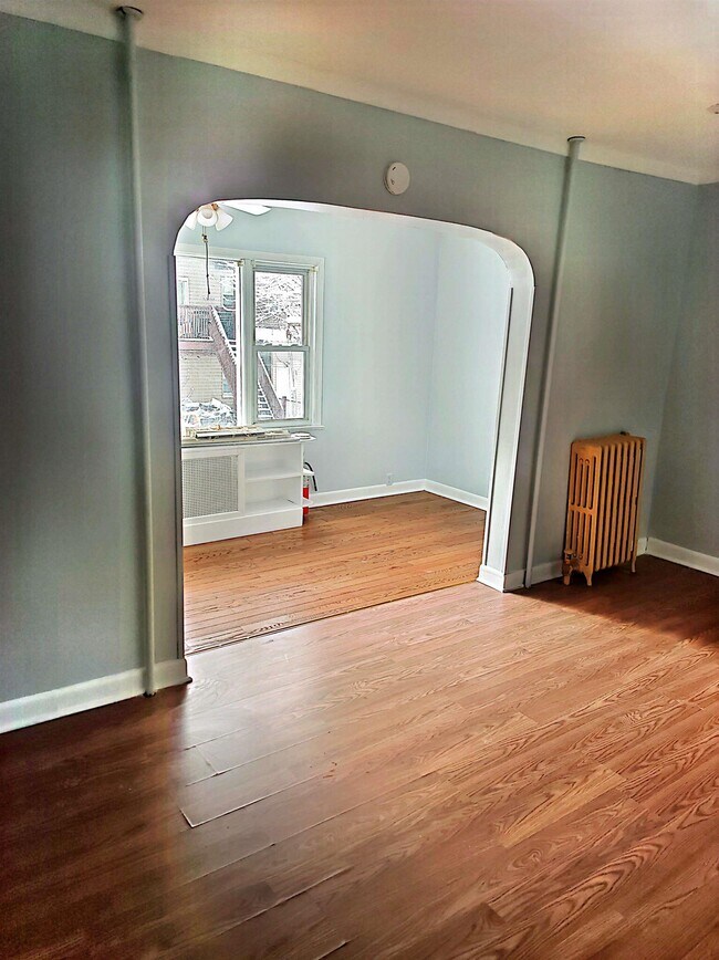 Building Photo - 9 W 15th St