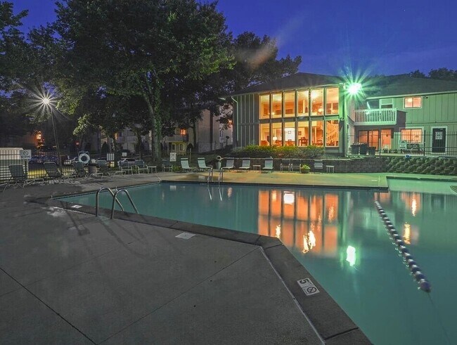 Building Photo - 5400-5600 E 84th Ter-21.5A