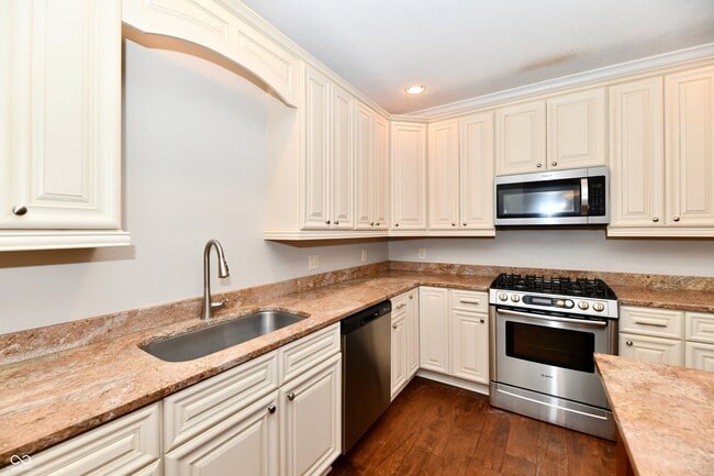 Building Photo - 8555 One W Dr