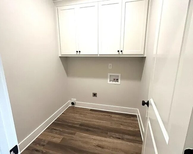 Building Photo - 300 N Rayleigh Dr