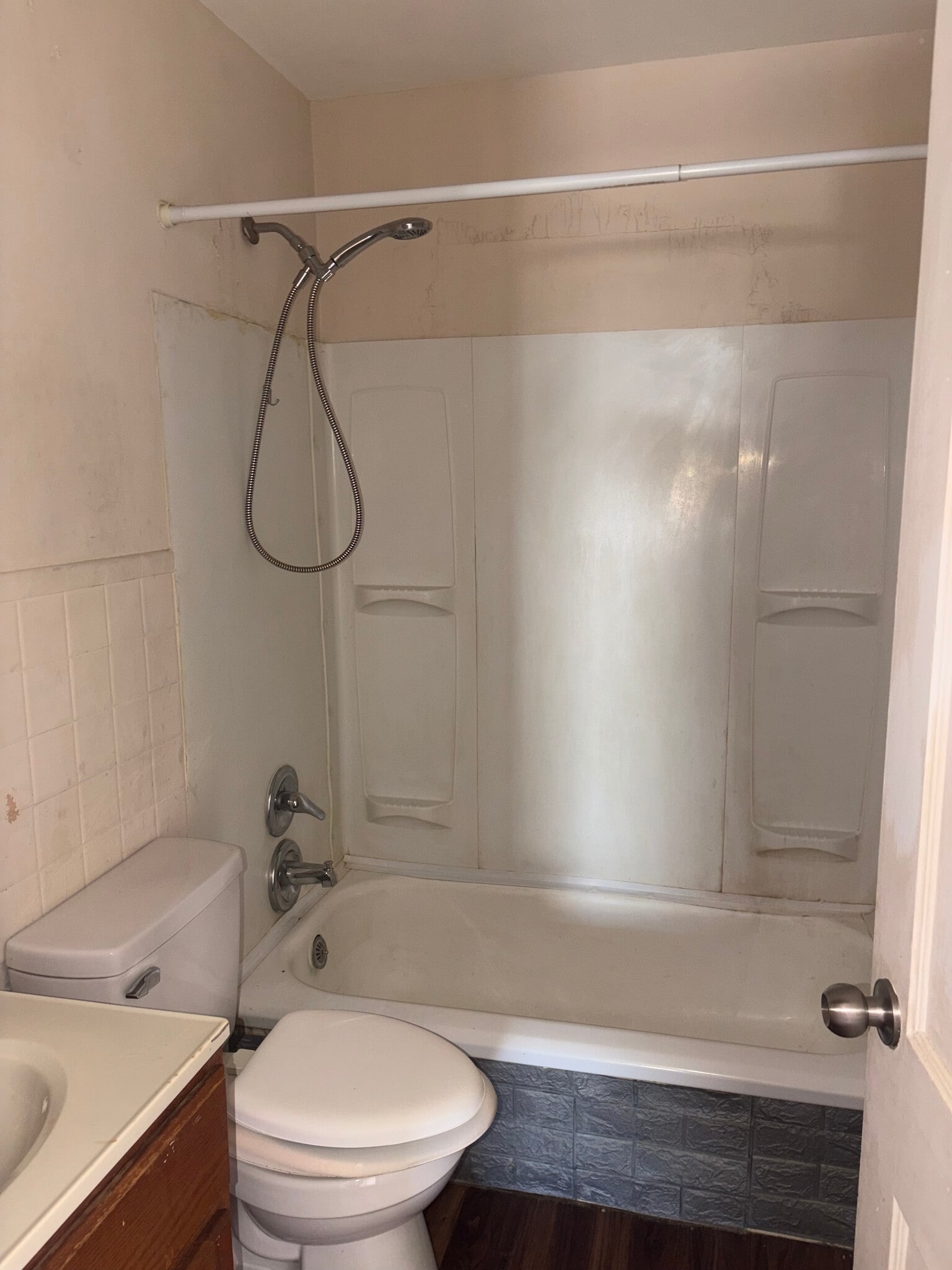 Building Photo - 2408 W Wiswall St