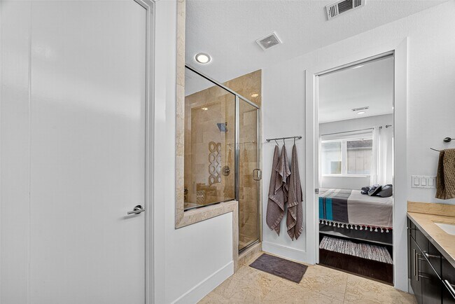 Building Photo - 1232 W 24th St