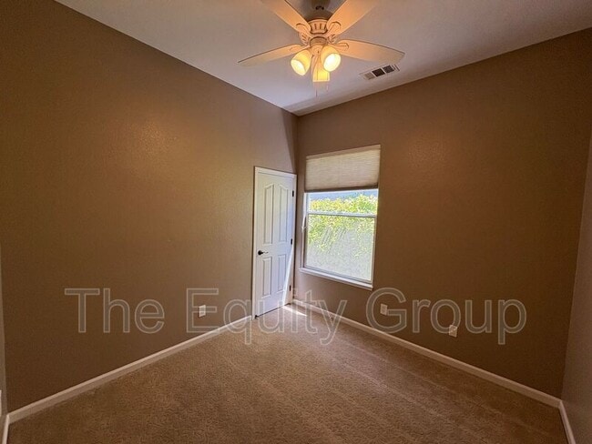 Building Photo - 2511 S Peppertree St