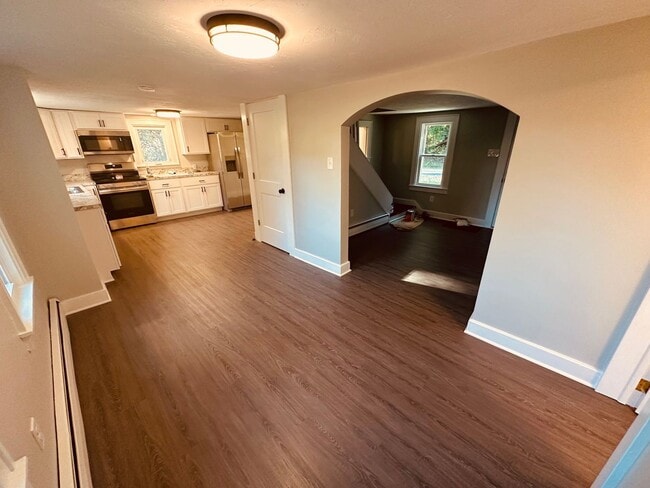 Building Photo - Remodeled Country House