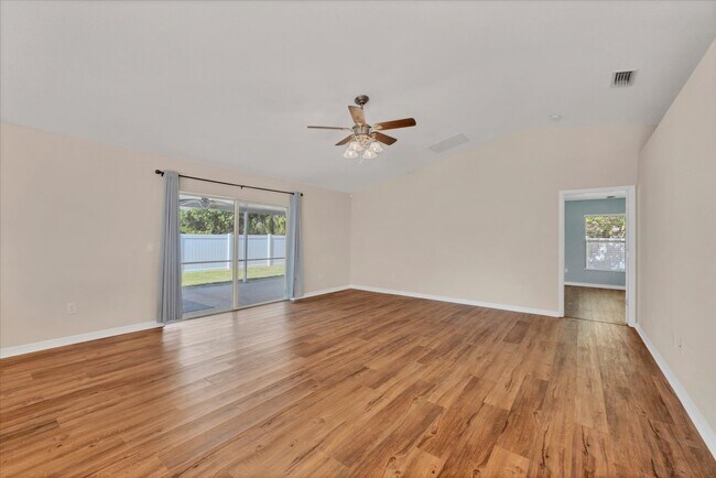 Building Photo - 2821 Embassy Rd