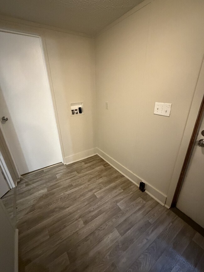 Building Photo - 51 Platinum Dr