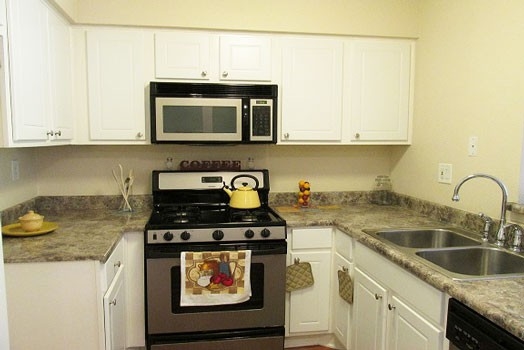 Kitchen - The Oaks Apartments