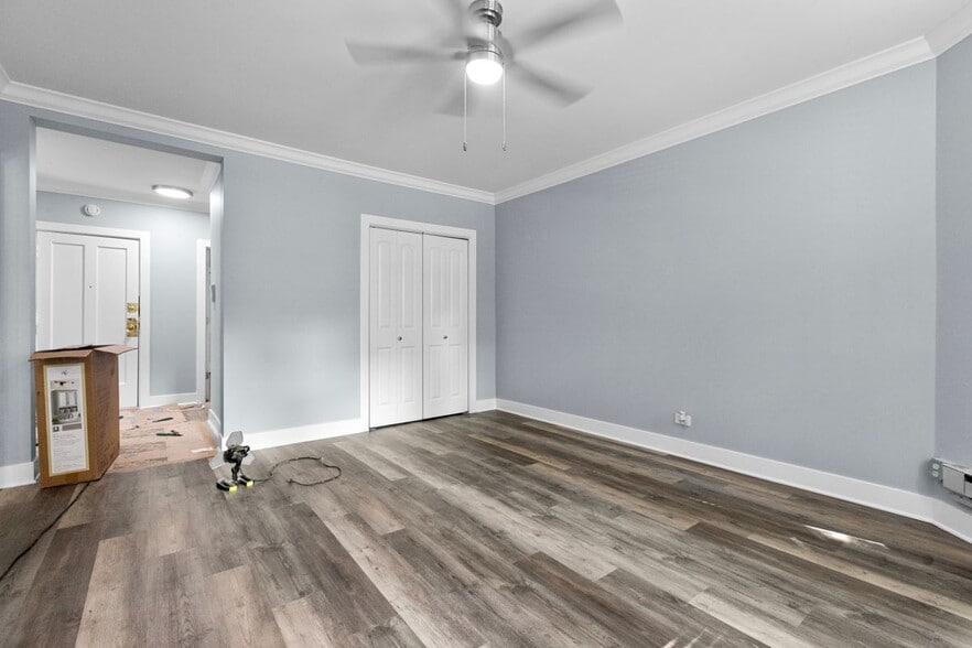 Building Photo - 3815 N Greenview Ave