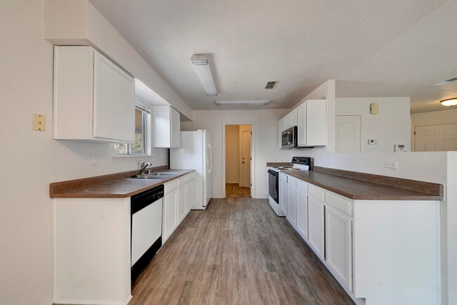 Building Photo - 3123 Mountainside Pkwy NE