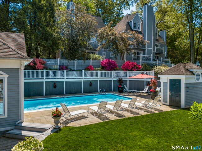 Building Photo - 2124 Old Pond Ln