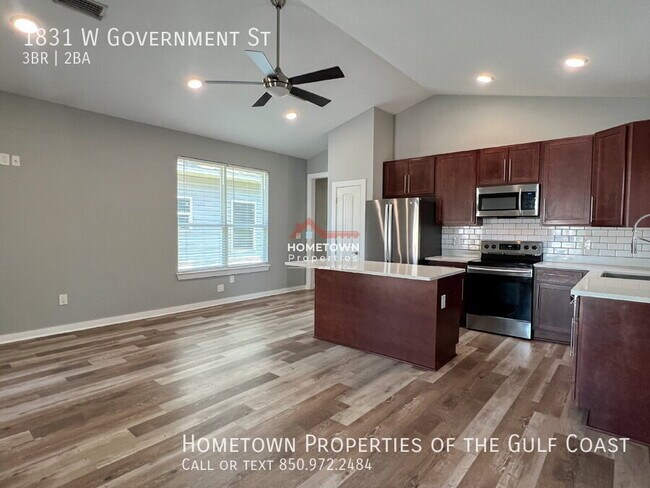 Building Photo - 3-Bed Downtown Pensacola Cottage