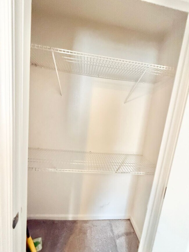 Building Photo - **4bed near MIL base- GRANITE/STAINLESS STEEL Appliances~ Roomates welcome!