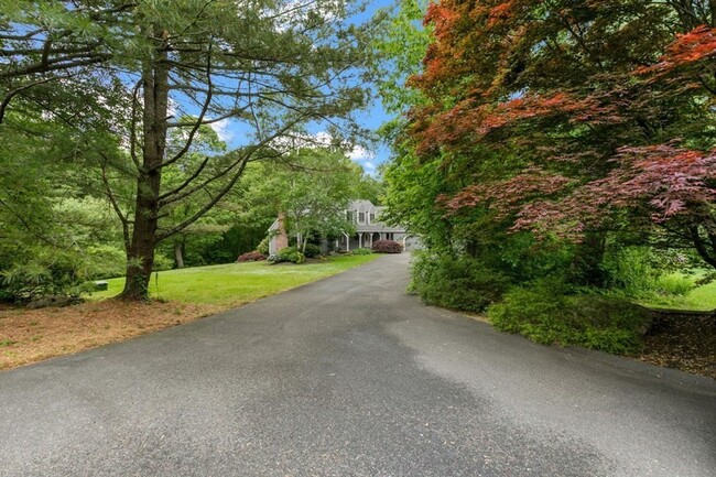 Building Photo - Stunning 3-Bedroom Home with Indoor Pool &...