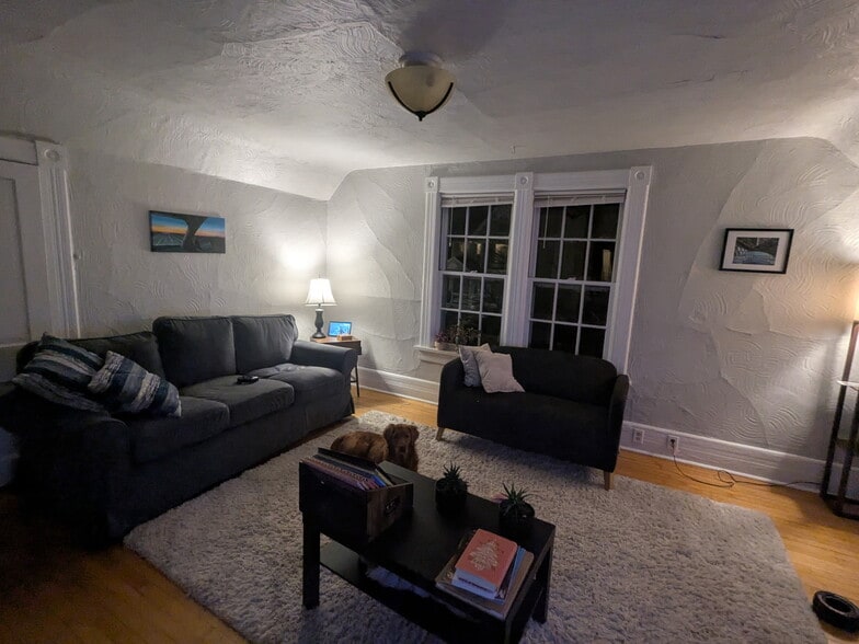 Building Photo - 2247A N. Summit Ave