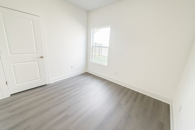 Building Photo - 5204/06 S Chase Cir