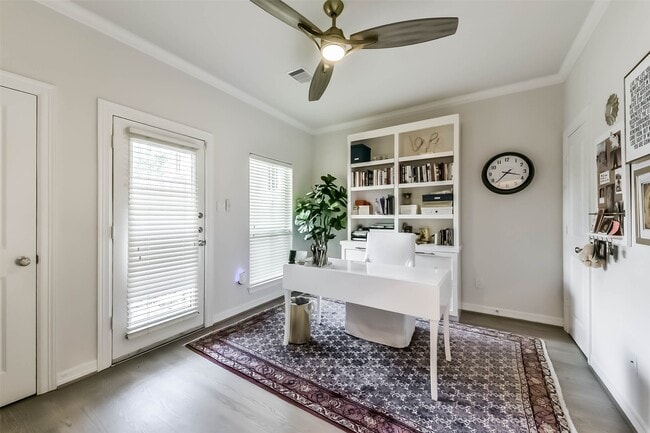 Building Photo - 4515 Lillian St