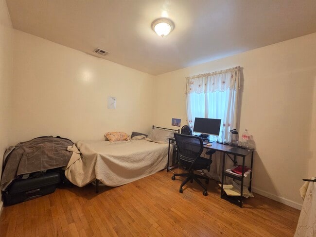 Building Photo - 27 Jewett Ave