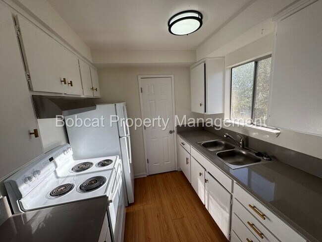 Building Photo - 1501 N Edmonds Dr