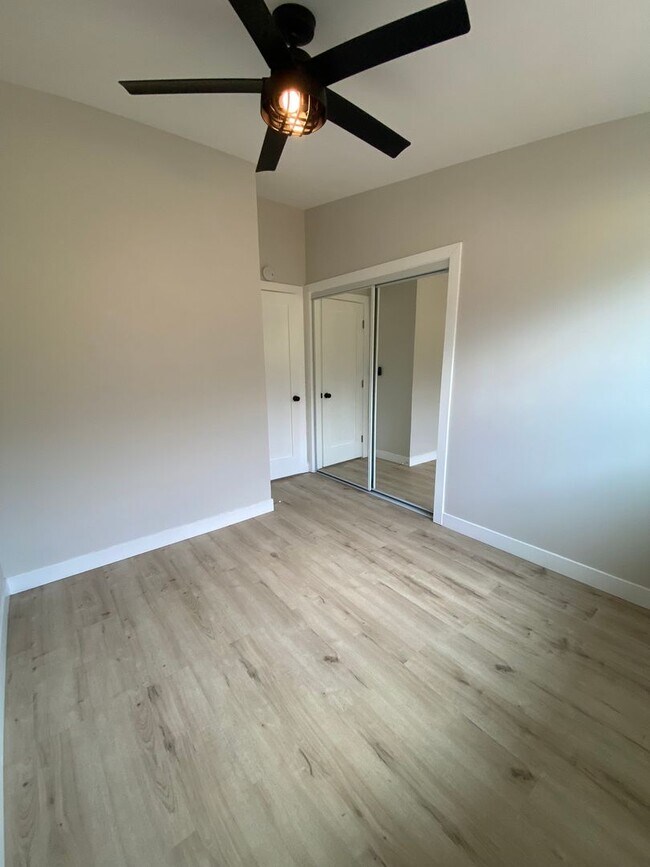 Building Photo - Renovated Beach house just a few blocks fr...
