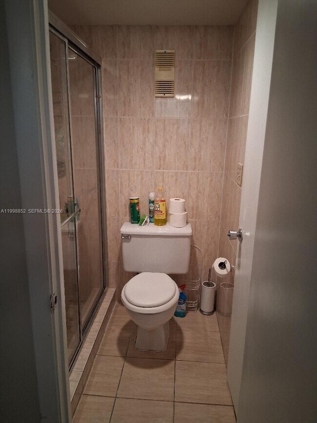 Building Photo - 1100 St Charles Pl