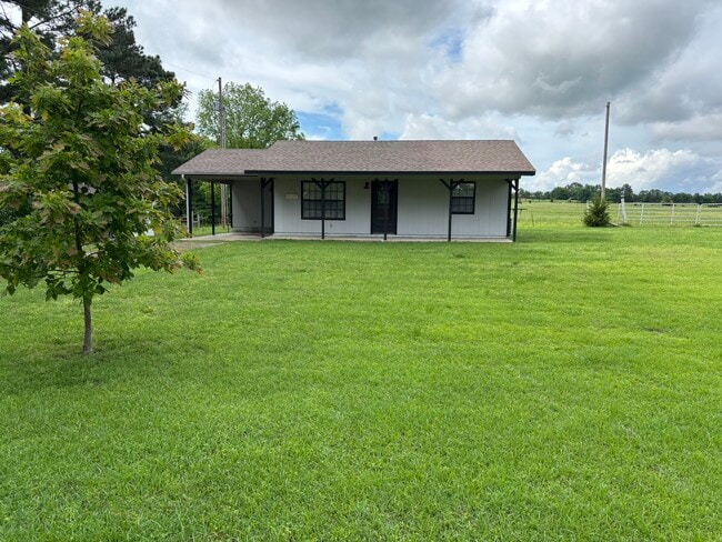 Primary Photo - 1302 E McKenzie Ave