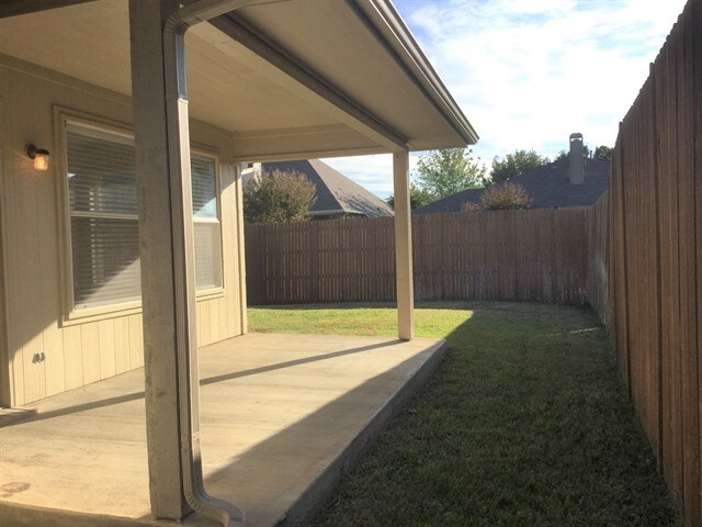 Building Photo - 1160 Valley Oaks Dr
