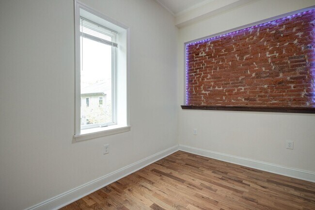 Building Photo - 1723 Master St