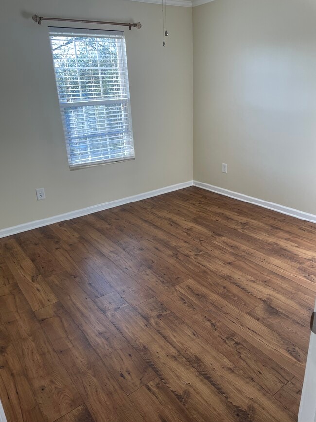 Building Photo - 1506 Hamden Dr