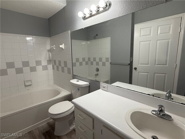 Building Photo - 11571 Villa Grand