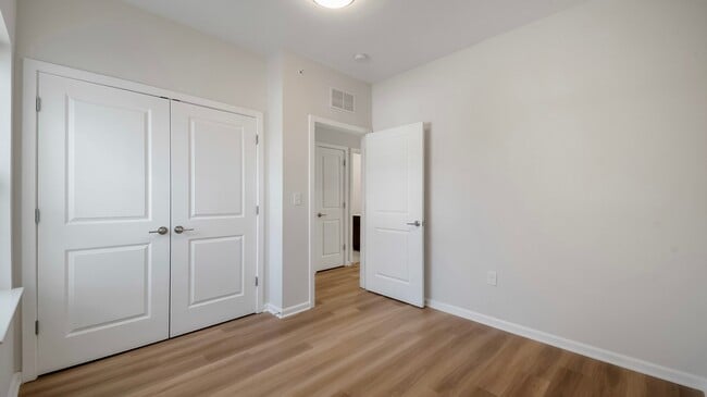 Building Photo - 4907 Hamilton Ave