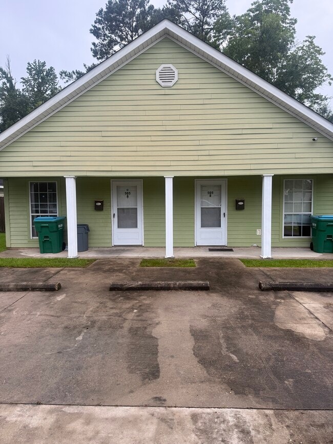 Building Photo - 505 N Holly St