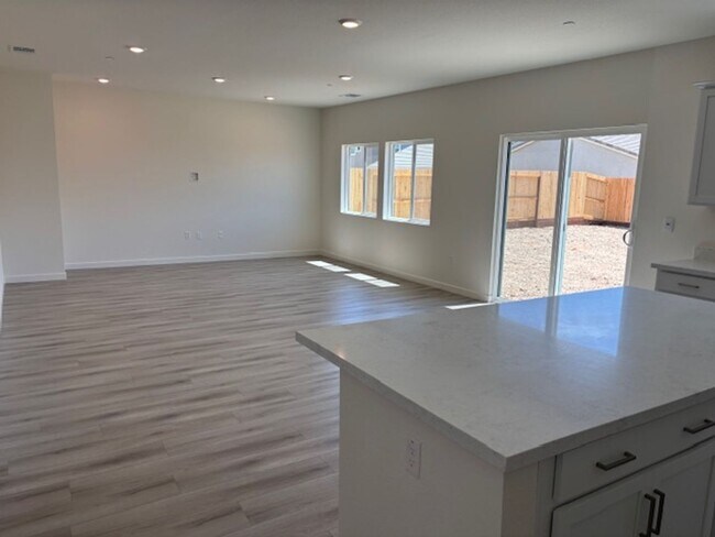 Building Photo - Brand New DR Horton Smart Home with 5 Bedr...