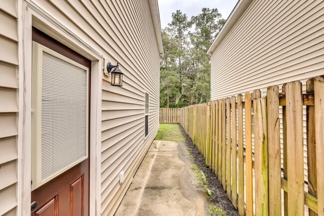 Building Photo - Vistiana Off Dorchester in Dorchester II S...