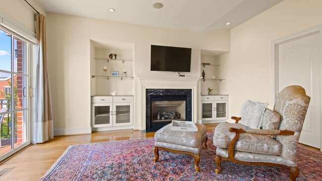 Building Photo - Waterfront living in the heart of Canton!