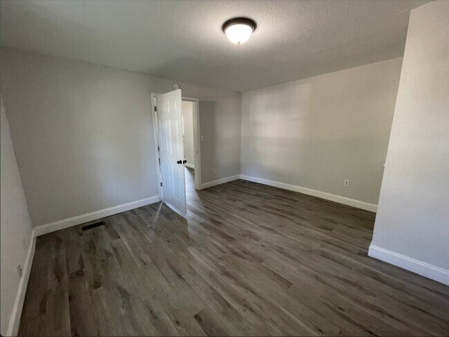 Building Photo - 1408 Iredell Ave