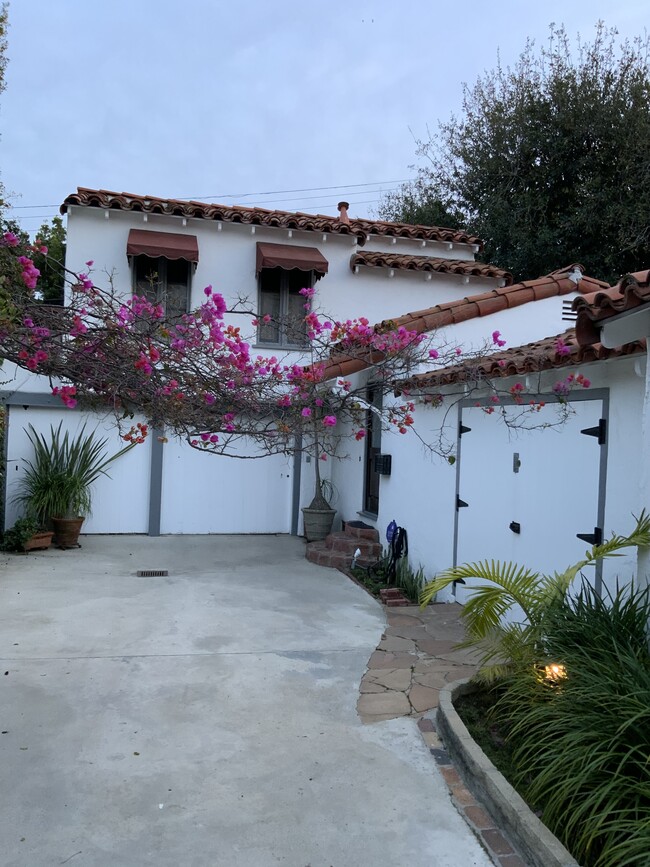 Main entrance - 10610 Wellworth Ave