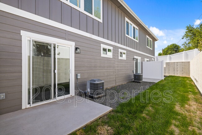 Building Photo - 435 2nd Ave N