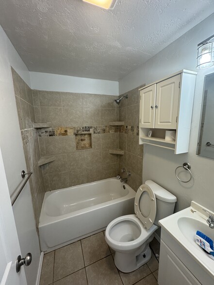 Building Photo - 608 W Emporia Ave