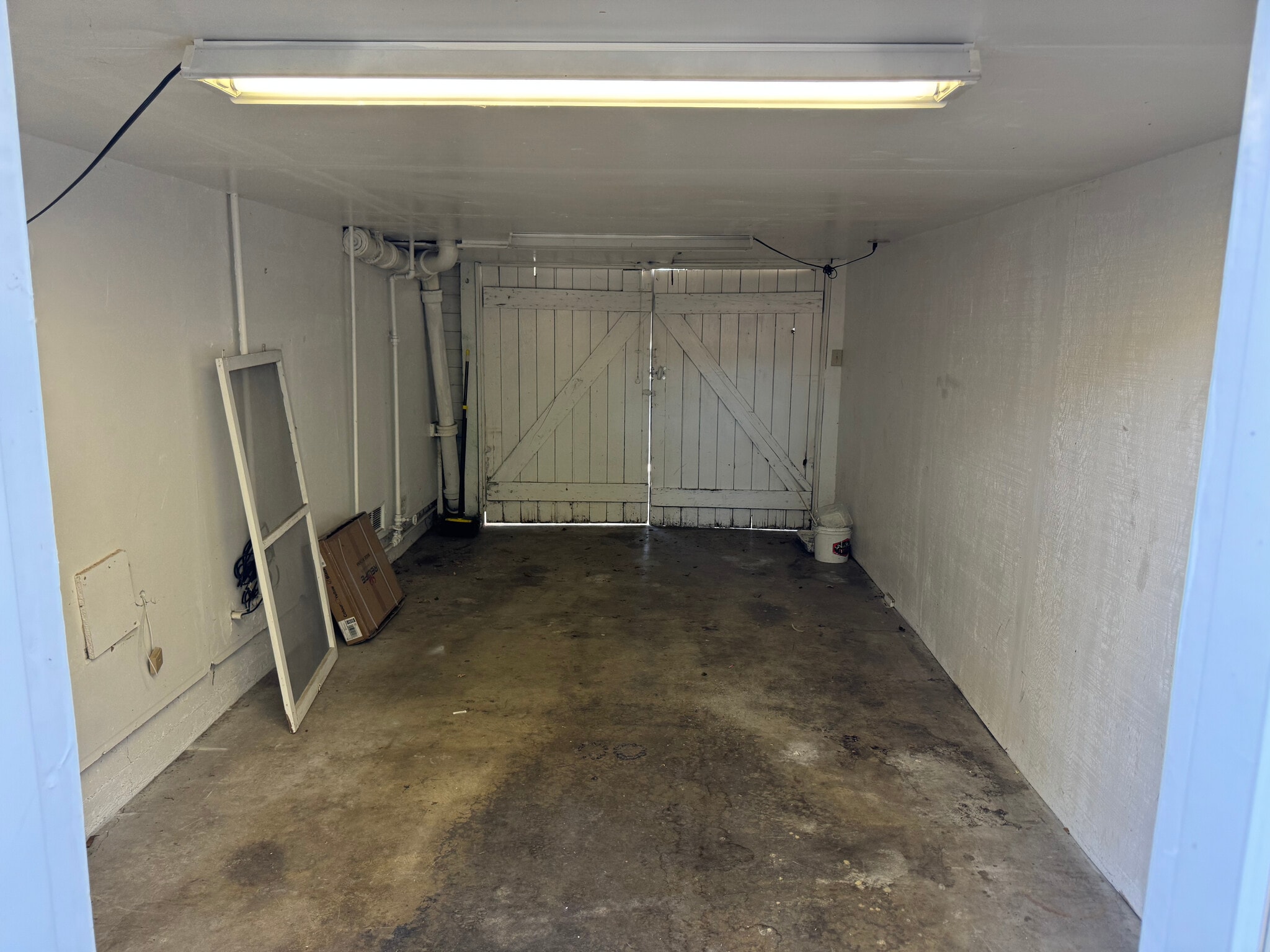 Building Photo - 627 Rose Ave