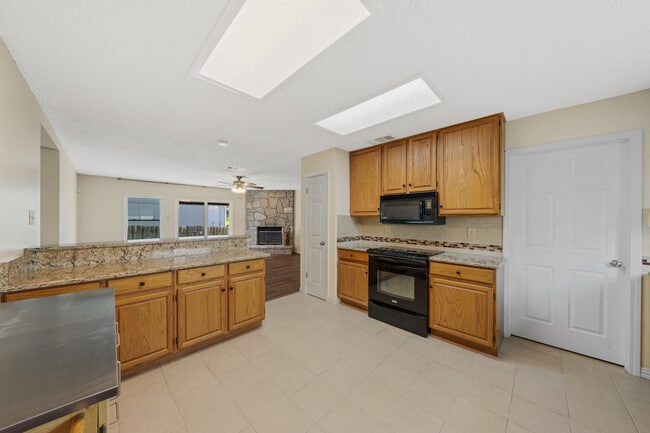 Building Photo - 4527 Stradford Pl