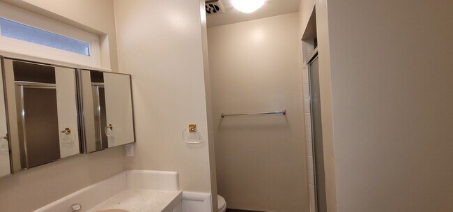 Building Photo - Beautiful 2 Bedroom / 2 Bath Bungalow Next to Hidden Valley Golf Club with Large Private Patio, N...