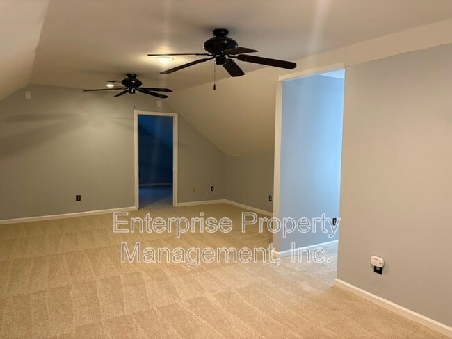 Building Photo - 535 Fox Run Ln