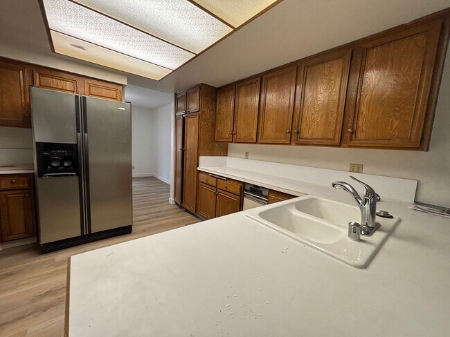 Building Photo - Spacious Updated Bonita Condo