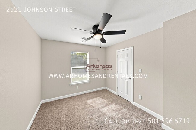 Building Photo - 2521 Johnson St