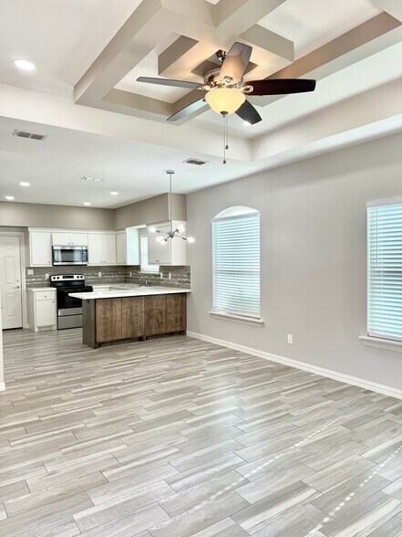 All kitchen appliances included. - 2009 Jackson St