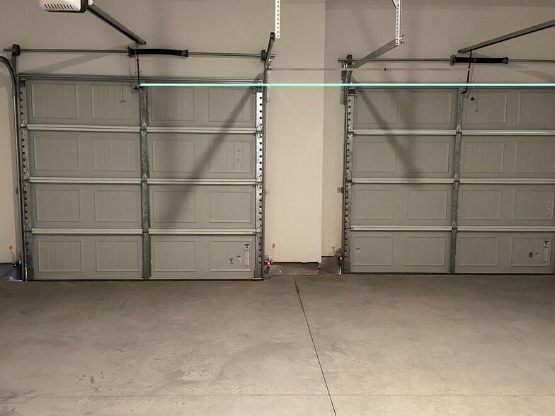 Building Photo - 1112 Holland Dr